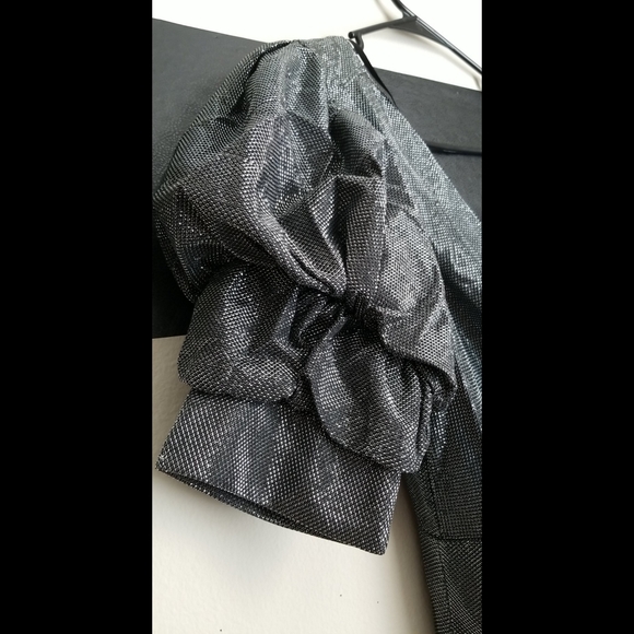 NEW LISTING! BRAND NEW WITH TAGS DO+BE Manhattan Puff Sleeves Dress - Picture 15 of 16